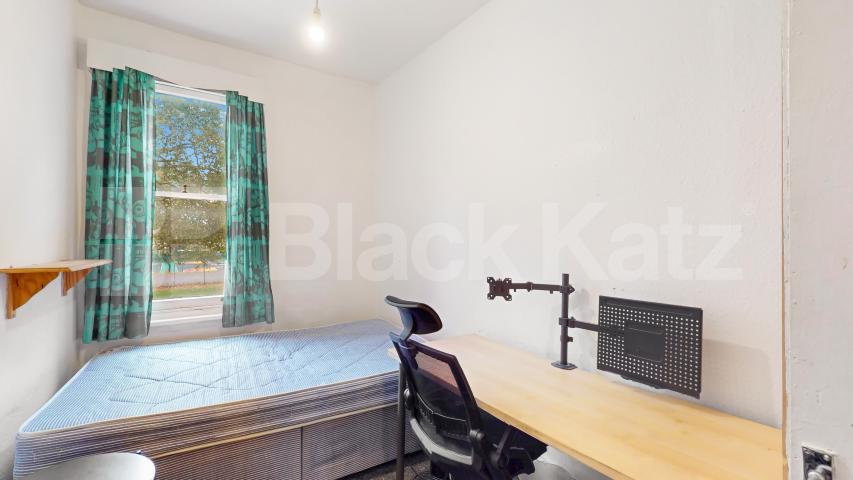 High ceilings, good storage space, modern kitchen & mins from tube Willoughby Road, Turnpike Lane